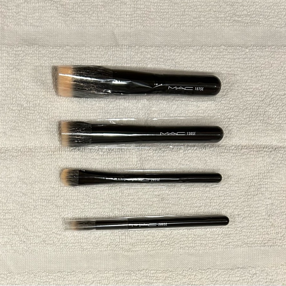 MAC X Liz Goldwyn Holiday Travel Brush Set